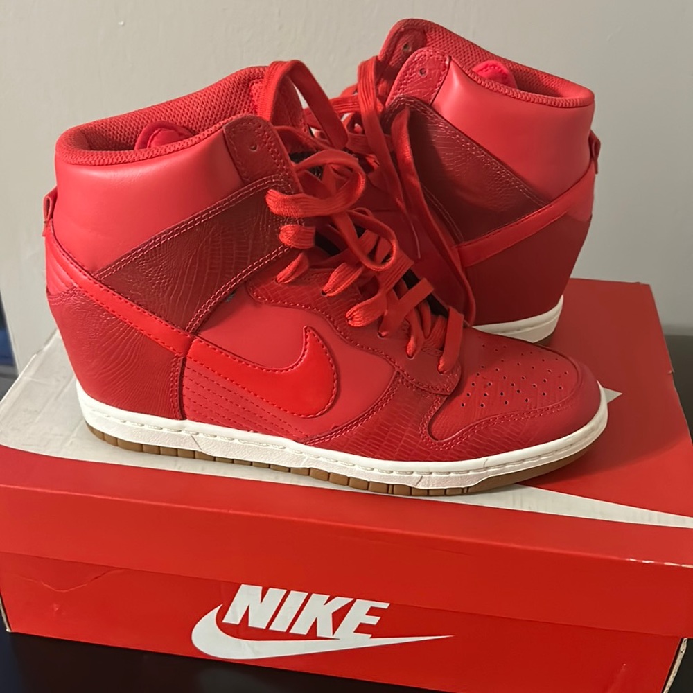 Women red Dunks